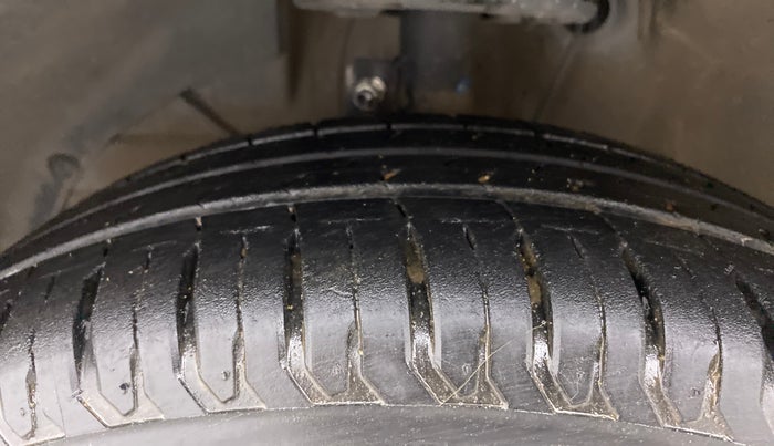 2021 Maruti Dzire ZXI, Petrol, Manual, 27,233 km, Left Front Tyre Tread