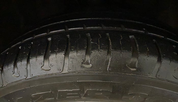 2017 Hyundai Elite i20 SPORTZ 1.2, Petrol, Manual, 28,611 km, Right Front Tyre Tread