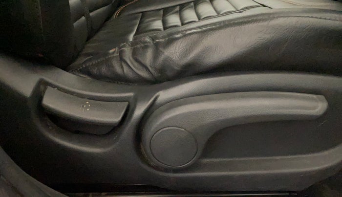 2017 Hyundai Elite i20 SPORTZ 1.2, Petrol, Manual, 28,611 km, Driver Side Adjustment Panel