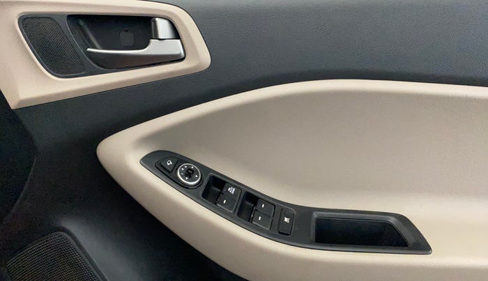 2017 Hyundai Elite i20 SPORTZ 1.2, Petrol, Manual, 28,611 km, Driver Side Door Panels Control