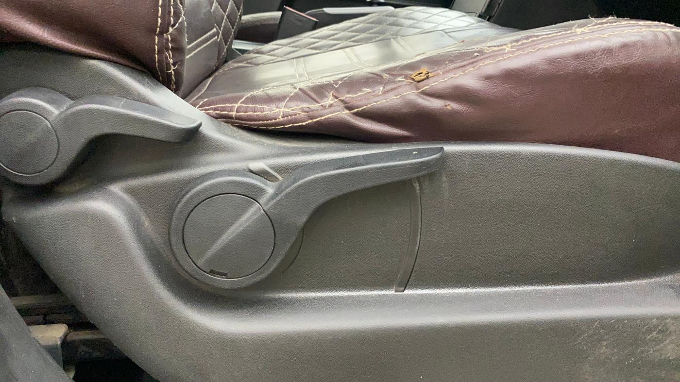 2019 Mahindra XUV500 W5, Diesel, Manual, 85,365 km, Driver Side Adjustment Panel