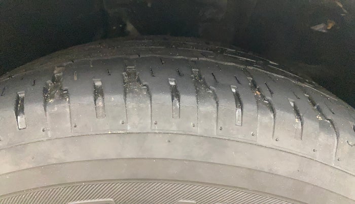 2019 Mahindra XUV500 W5, Diesel, Manual, 85,365 km, Right Front Tyre Tread
