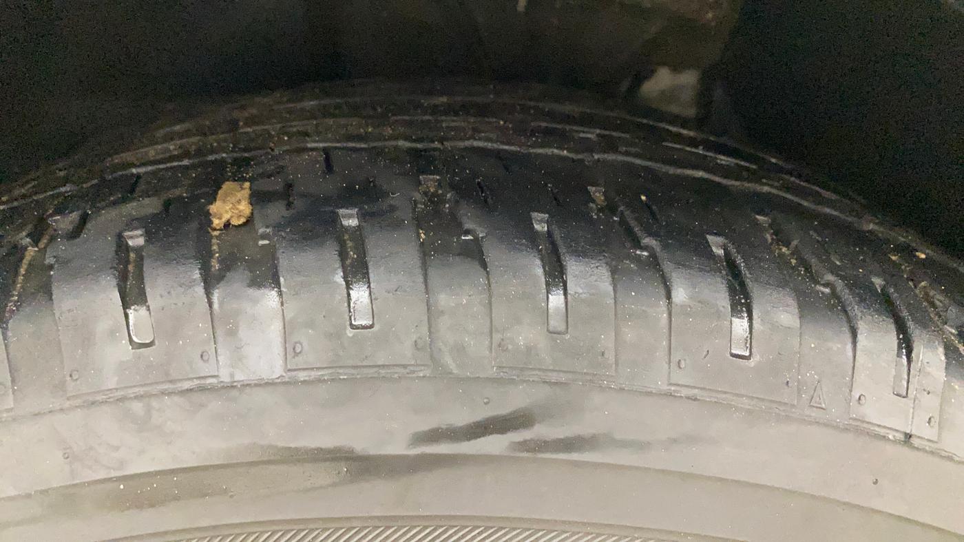 2019 Mahindra XUV500 W5, Diesel, Manual, 85,365 km, Left Front Tyre Tread
