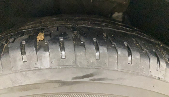 2019 Mahindra XUV500 W5, Diesel, Manual, 85,365 km, Left Front Tyre Tread