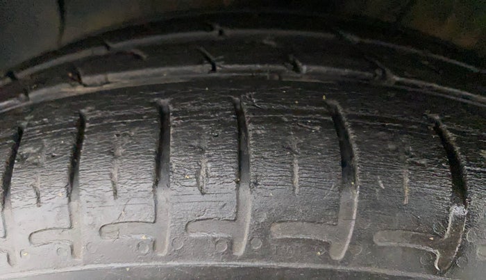 2021 Hyundai GRAND I10 NIOS SPORTZ 1.2 KAPPA VTVT CNG, CNG, Manual, 25,776 km, Left Front Tyre Tread