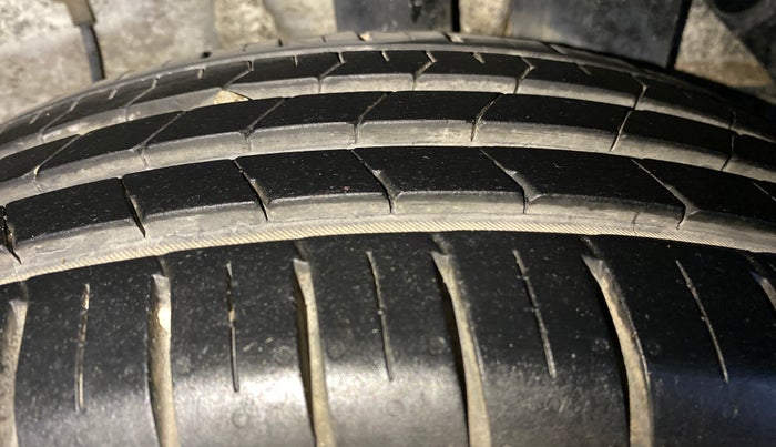 2019 Hyundai Elite i20 MAGNA PLUS 1.2, Petrol, Manual, 60,138 km, Left Rear Tyre Tread