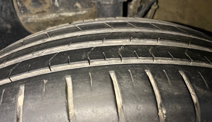 2019 Hyundai Elite i20 MAGNA PLUS 1.2, Petrol, Manual, 60,138 km, Left Front Tyre Tread