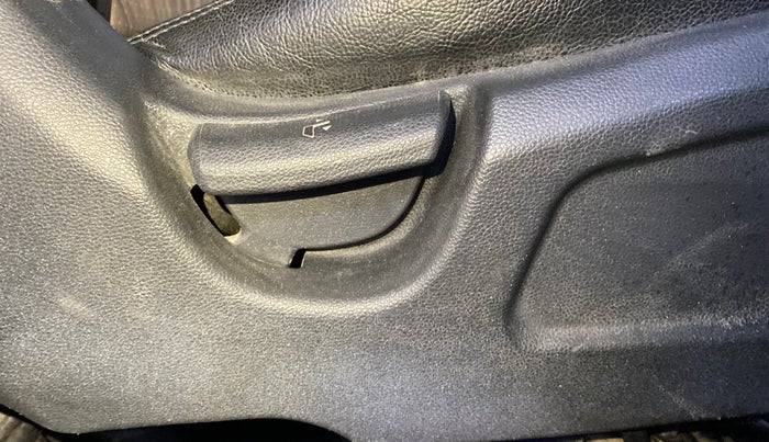 2019 Hyundai Elite i20 MAGNA PLUS 1.2, Petrol, Manual, 60,138 km, Driver Side Adjustment Panel