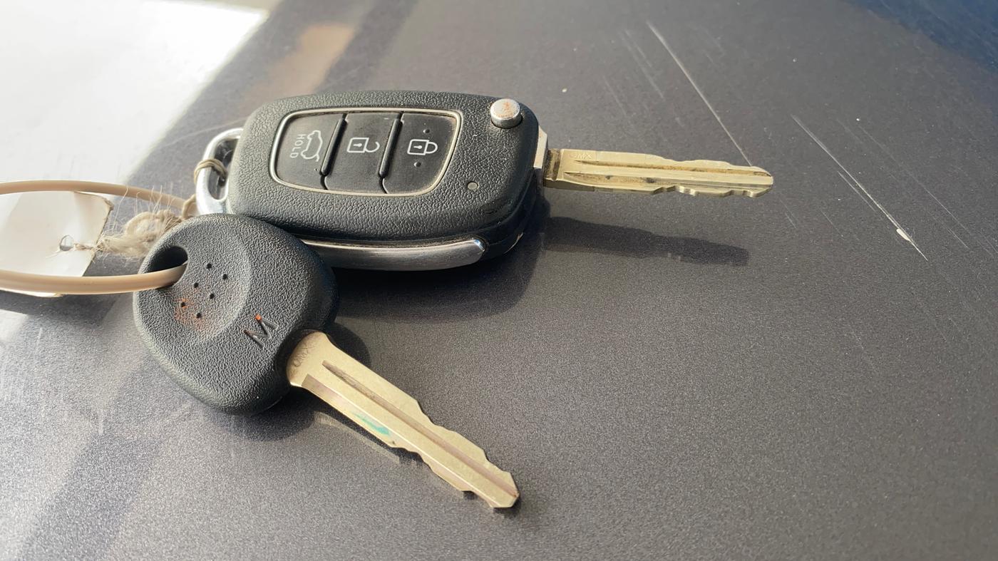 2020 Hyundai VENUE S 1.2, Petrol, Manual, 1,03,236 km, Key Close Up