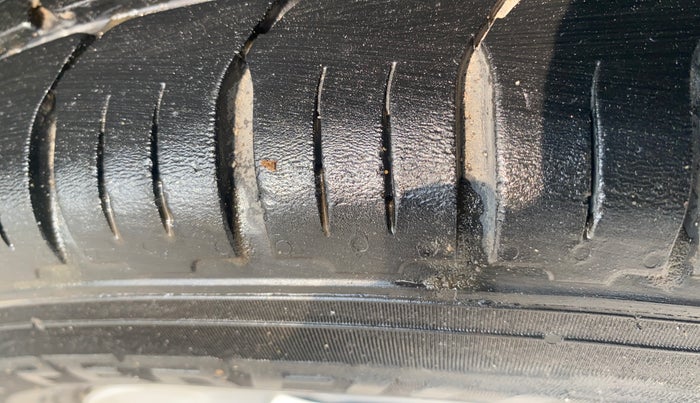 2020 Hyundai VENUE S 1.2, Petrol, Manual, 1,03,225 km, Left Rear Tyre Tread