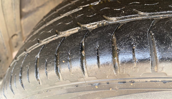 2020 Hyundai VENUE S 1.2, Petrol, Manual, 1,03,225 km, Right Front Tyre Tread