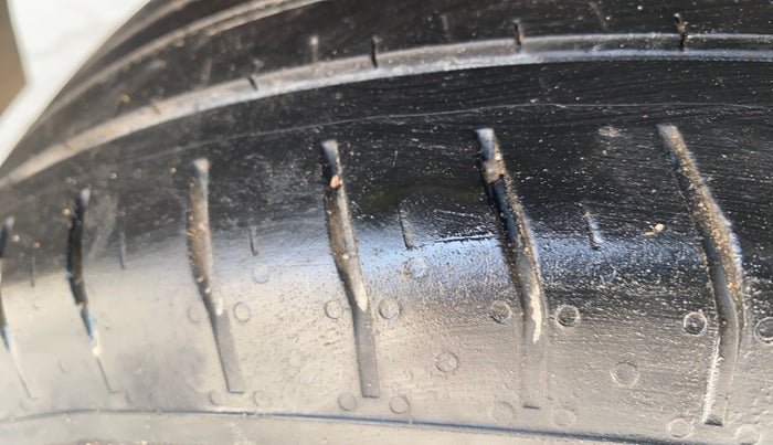 2020 Hyundai VENUE S 1.2, Petrol, Manual, 1,03,225 km, Right Rear Tyre Tread