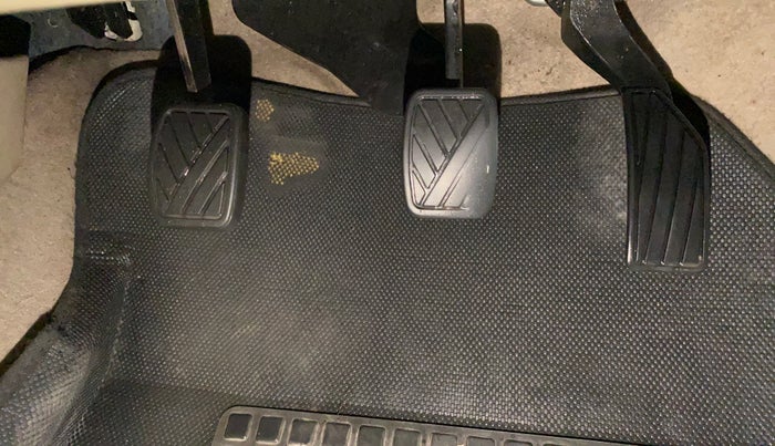 2014 Maruti Swift Dzire VXI, Petrol, Manual, 73,257 km, Pedals