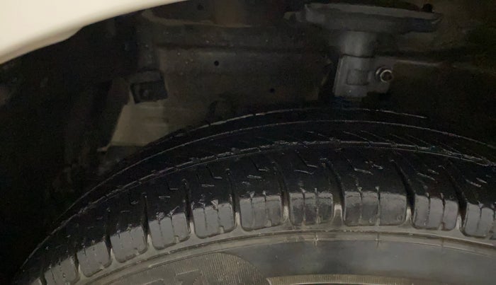 2014 Maruti Swift Dzire VXI, Petrol, Manual, 73,257 km, Left Front Tyre Tread