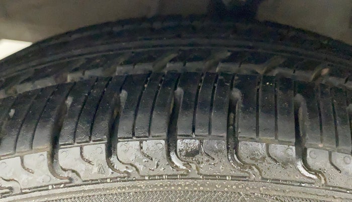 2012 Hyundai i10 SPORTZ (O) 1.2, Petrol, Manual, 70,640 km, Left Front Tyre Tread