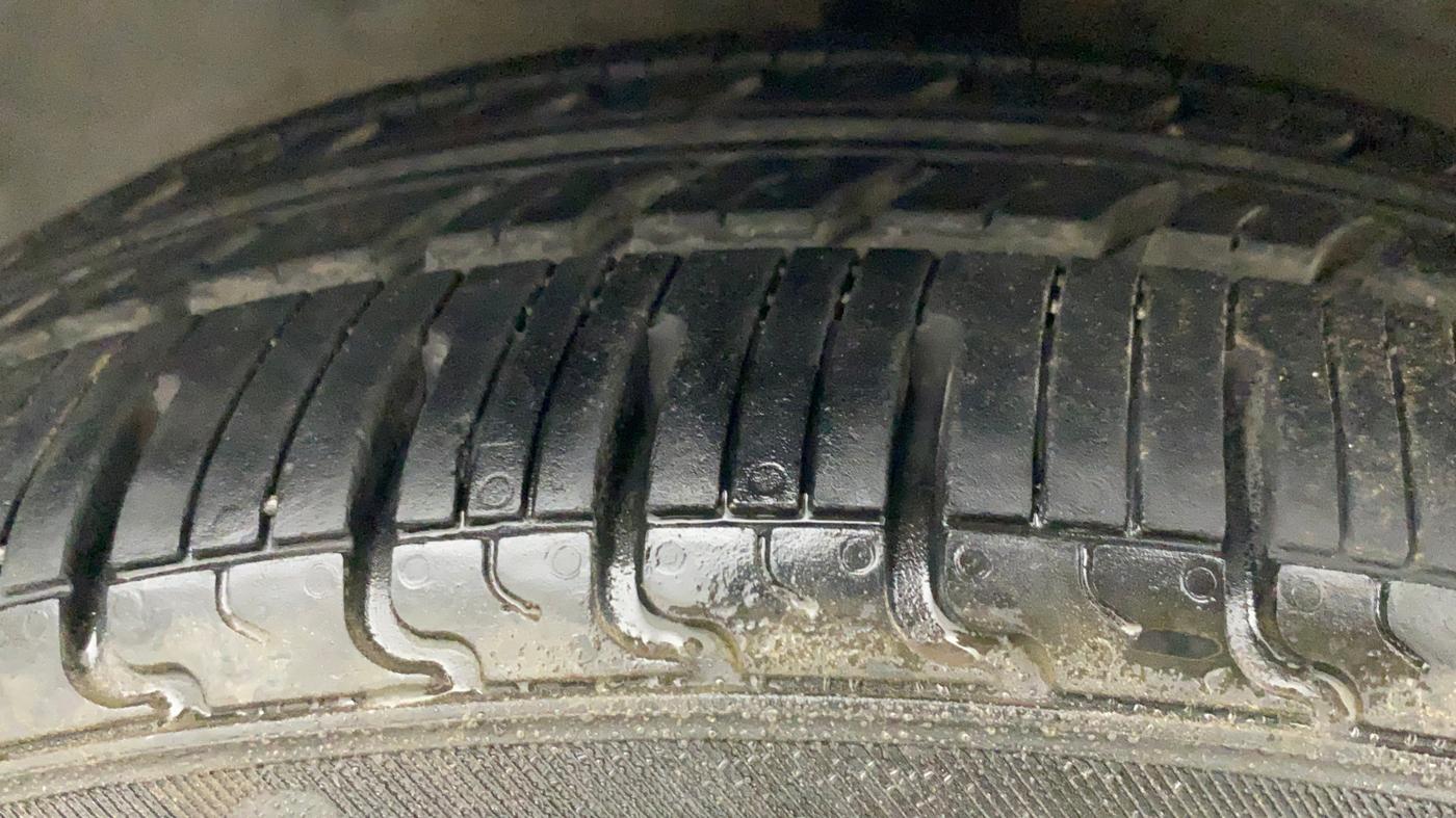 2012 Hyundai i10 SPORTZ (O) 1.2, Petrol, Manual, 70,640 km, Right Front Tyre Tread