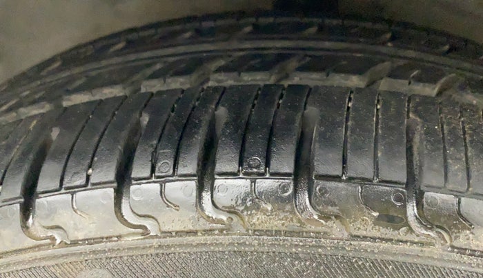 2012 Hyundai i10 SPORTZ (O) 1.2, Petrol, Manual, 70,640 km, Right Front Tyre Tread