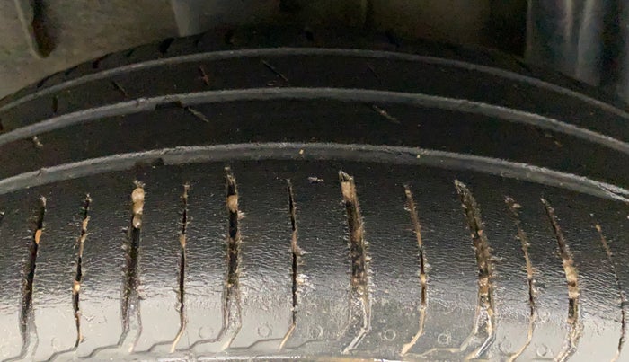 2019 Renault TRIBER RXZ, Petrol, Manual, 36,759 km, Right Rear Tyre Tread