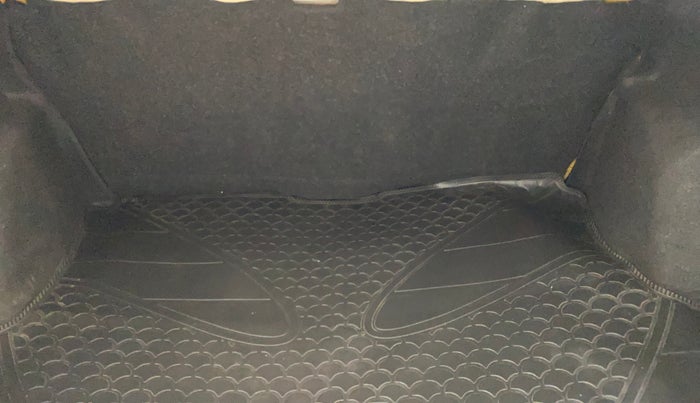 2015 Maruti Swift Dzire VXI, Petrol, Manual, 32,741 km, Boot Inside