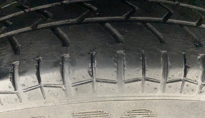 2015 Maruti Swift Dzire VXI, Petrol, Manual, 32,741 km, Left Rear Tyre Tread