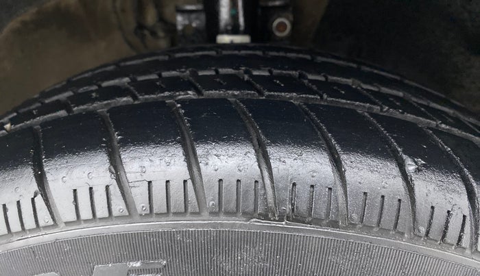 2016 Volkswagen Ameo HIGHLINE1.2L, Petrol, Manual, 56,060 km, Right Front Tyre Tread