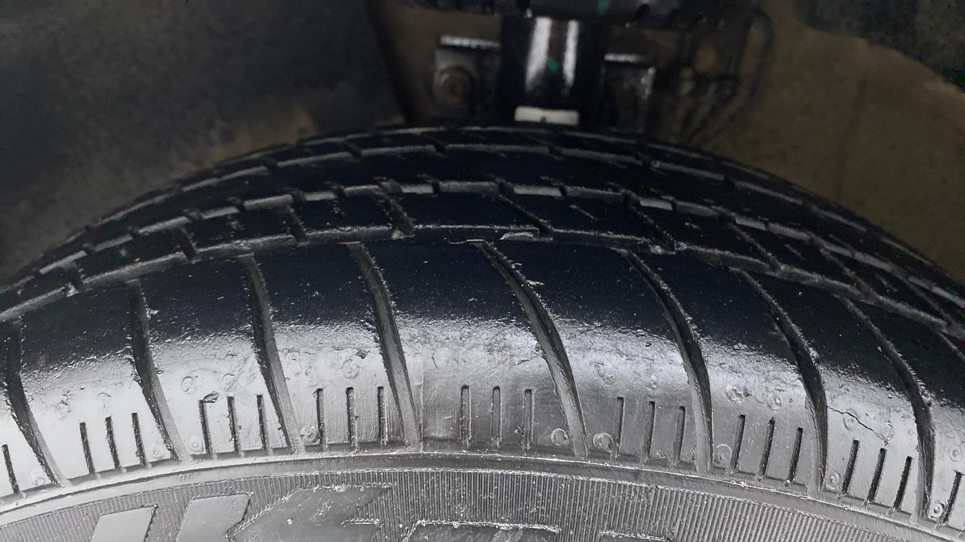 2016 Volkswagen Ameo HIGHLINE1.2L, Petrol, Manual, 56,060 km, Left Front Tyre Tread