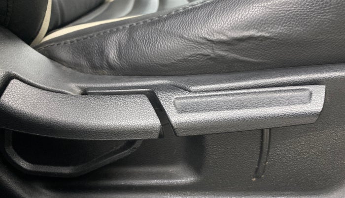 2020 Hyundai VENUE SX PLUS 1.0 TURBO DCT, Petrol, Automatic, 14,840 km, Driver Side Adjustment Panel