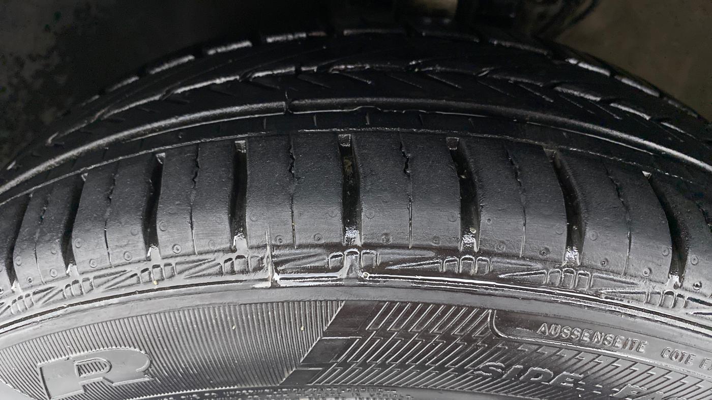 2021 Volkswagen Vento COMFORTLINE 1.0 TSI MT, Petrol, Manual, 23,113 km, Left Front Tyre Tread