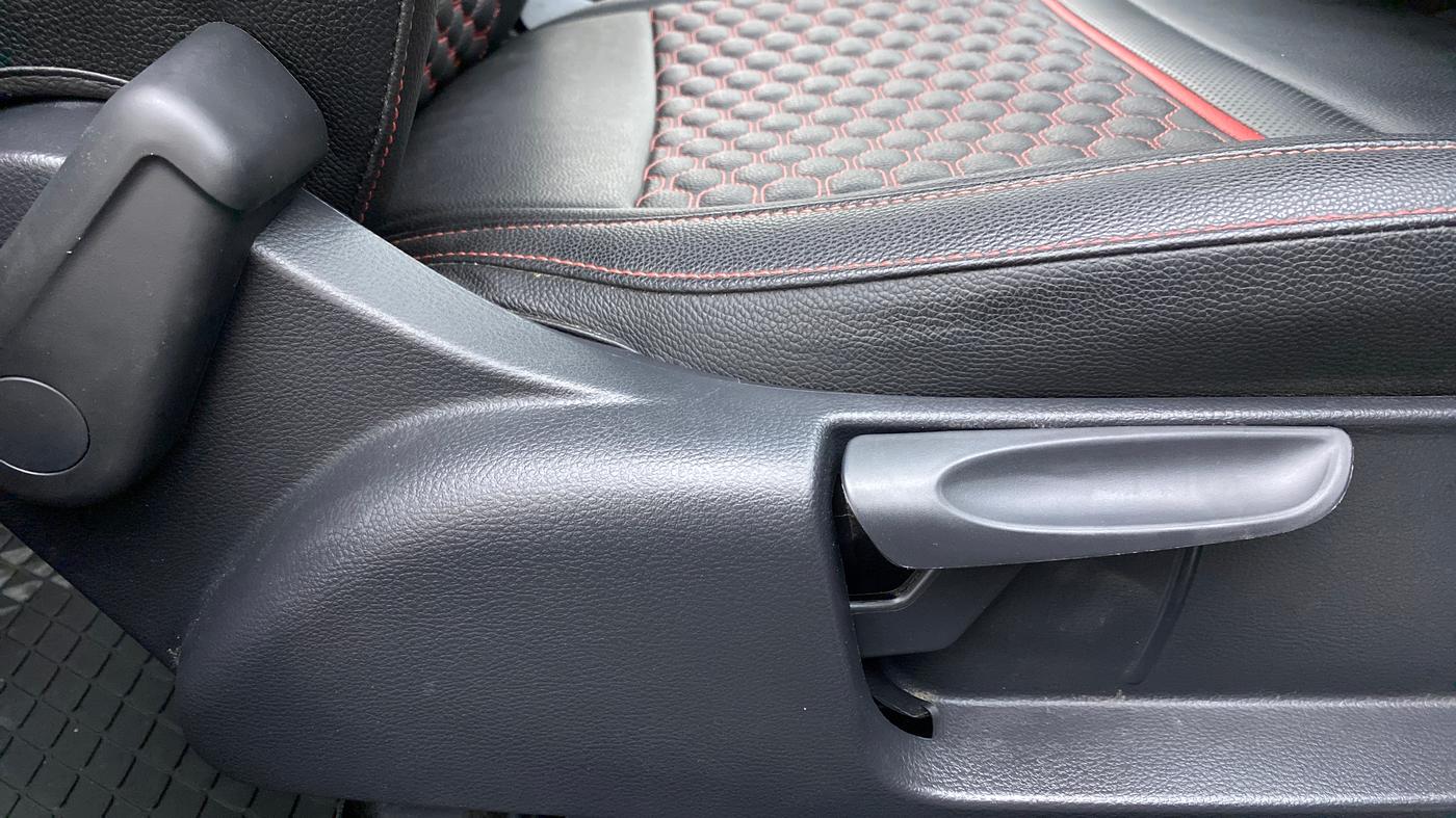 2021 Volkswagen Vento COMFORTLINE 1.0 TSI MT, Petrol, Manual, 23,113 km, Driver Side Adjustment Panel