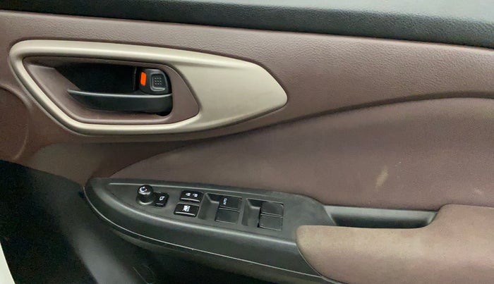 2023 Maruti FRONX DELTA PLUS 1.2MT, Petrol, Manual, 32,039 km, Driver Side Door Panels Control