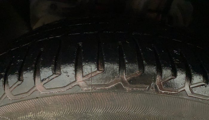 2018 Ford New Figo TREND 1.2 PETROL, Petrol, Manual, 46,334 km, Left Front Tyre Tread