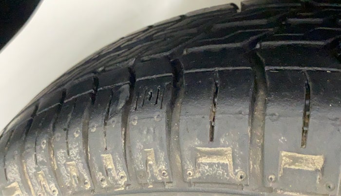 2016 Maruti Alto 800 LXI, Petrol, Manual, 26,057 km, Right Rear Tyre Tread
