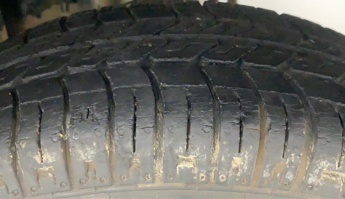2016 Maruti Alto 800 LXI, Petrol, Manual, 26,057 km, Left Rear Tyre Tread