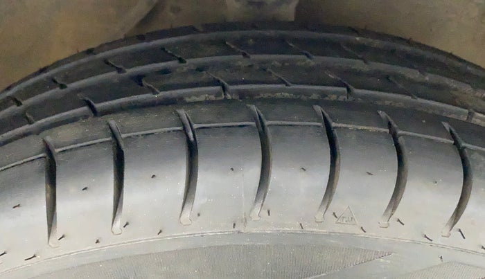 2016 Maruti Alto 800 LXI, Petrol, Manual, 26,057 km, Right Front Tyre Tread