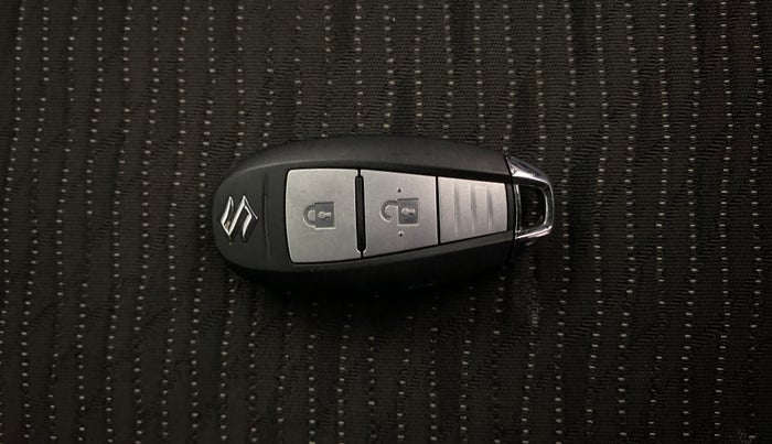 2017 Maruti Baleno ZETA PETROL 1.2, Petrol, Manual, 56,484 km, Key Close Up