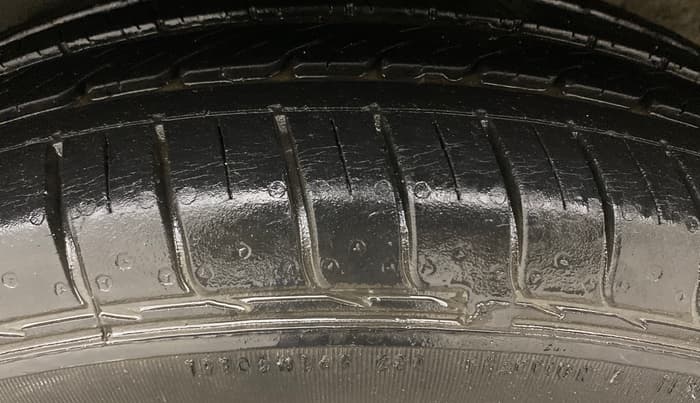 2018 Hyundai Creta E PLUS 1.6 PETROL, Petrol, Manual, 30,917 km, Left Rear Tyre Tread