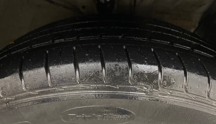 2018 Hyundai Creta E PLUS 1.6 PETROL, Petrol, Manual, 30,917 km, Right Front Tyre Tread