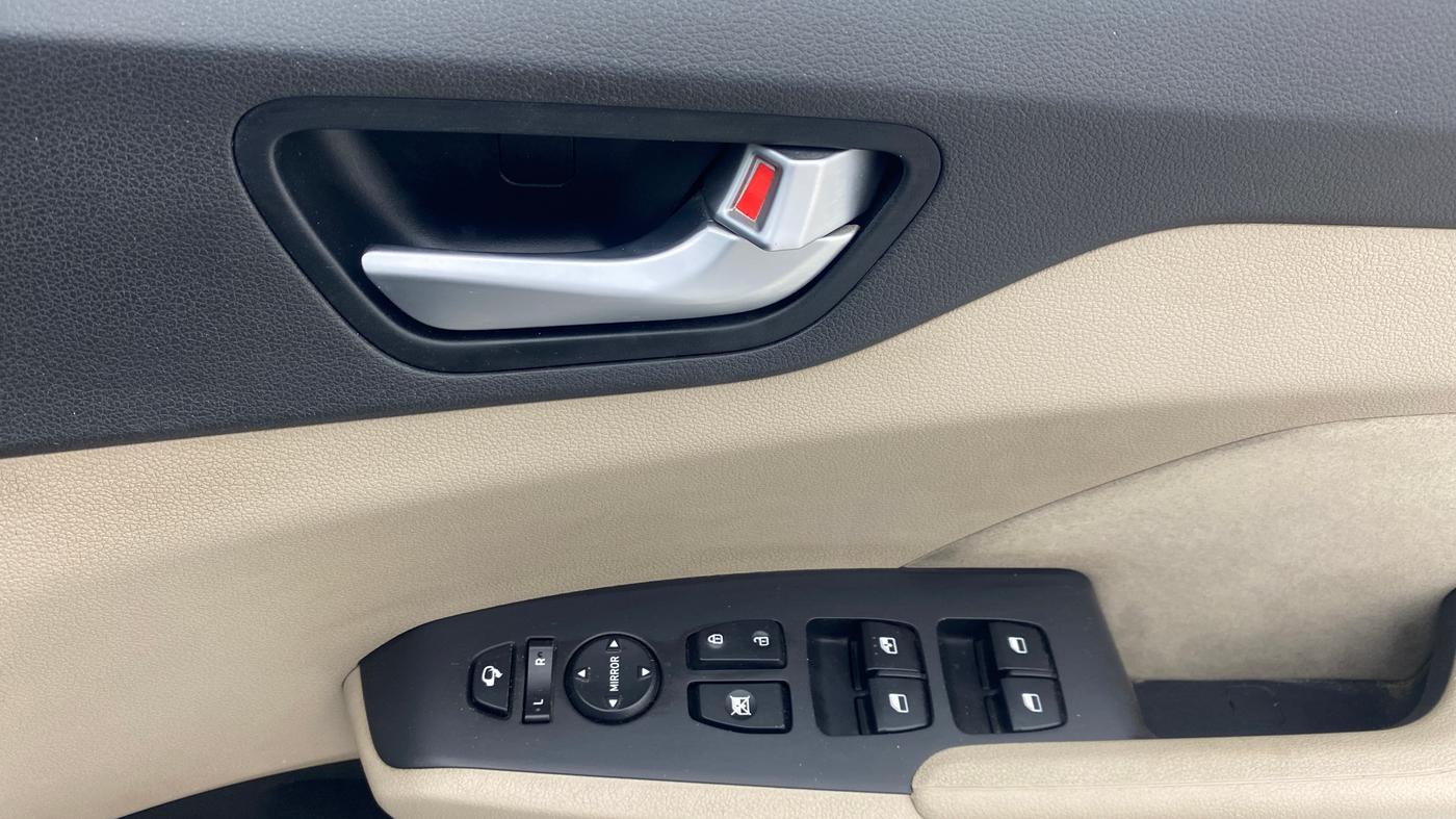 2019 Hyundai Verna 1.6 VTVT SX, Petrol, Manual, 52,813 km, Driver Side Door Panels Control