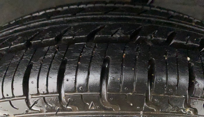 2019 Renault Kwid RXT 1.0 AMT (O), Petrol, Automatic, 14,743 km, Left Rear Tyre Tread