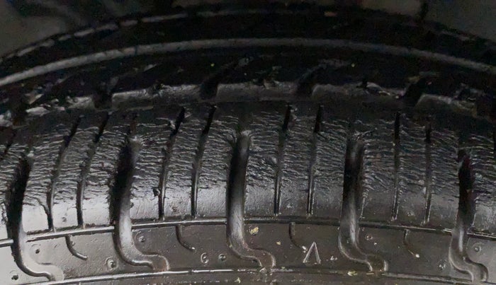 2019 Renault Kwid RXT 1.0 AMT (O), Petrol, Automatic, 14,743 km, Right Front Tyre Tread