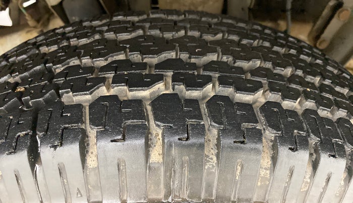 2011 Tata Safari 4X2 GX DICOR 2.2 VTT, Diesel, Manual, 60,149 km, Right Front Tyre Tread