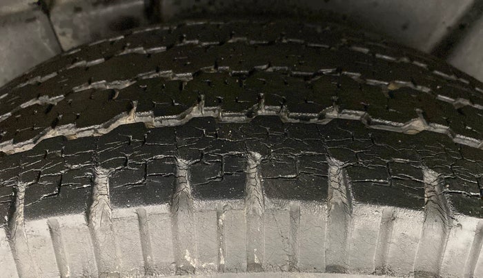 2011 Tata Safari 4X2 GX DICOR 2.2 VTT, Diesel, Manual, 60,149 km, Right Rear Tyre Tread