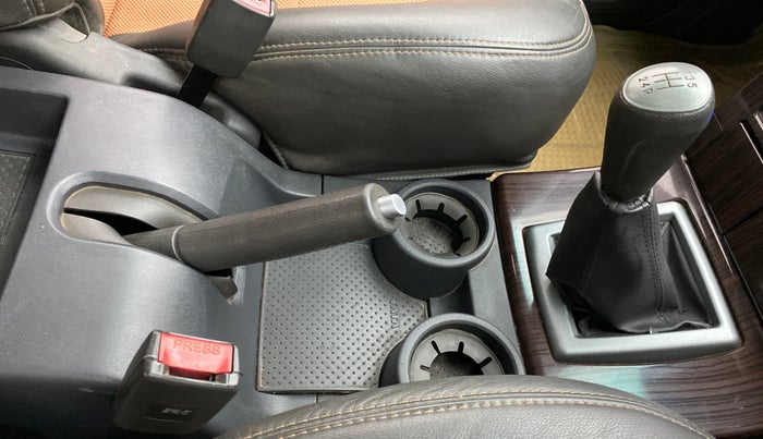 2011 Tata Safari 4X2 GX DICOR 2.2 VTT, Diesel, Manual, 60,149 km, Gear Lever