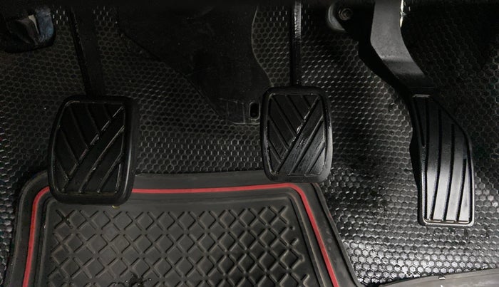 2016 Maruti Swift VXI, Petrol, Manual, 26,723 km, Pedals