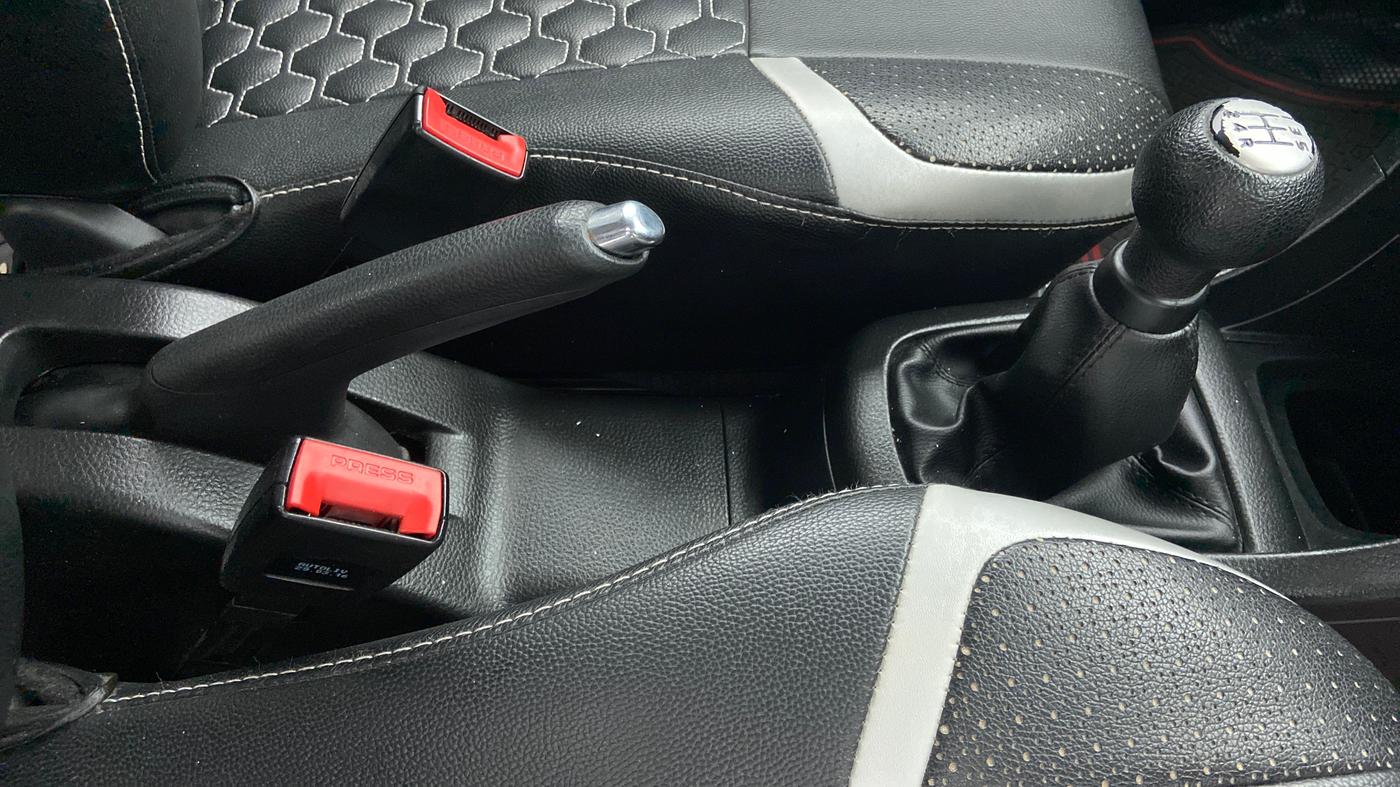 2016 Maruti Swift VXI, Petrol, Manual, 26,723 km, Gear Lever