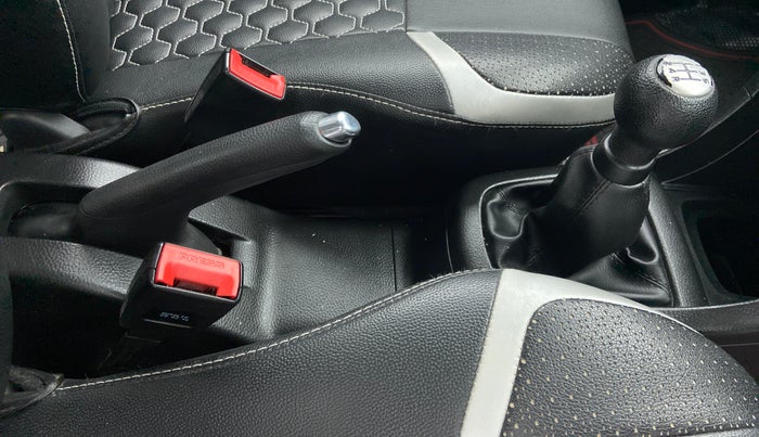 2016 Maruti Swift VXI, Petrol, Manual, 26,723 km, Gear Lever