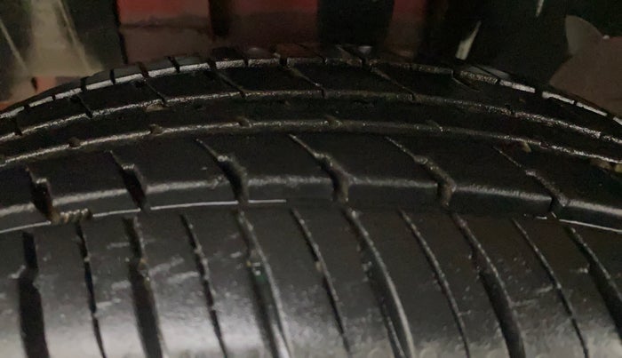 2016 Renault Kwid RXT 1.0 AMT, Petrol, Automatic, 20,099 km, Left Front Tyre Tread