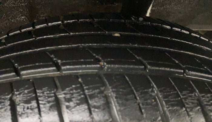 2016 Renault Kwid RXT 1.0 AMT, Petrol, Automatic, 20,099 km, Left Rear Tyre Tread