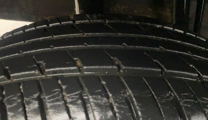 2016 Renault Kwid RXT 1.0 AMT, Petrol, Automatic, 20,099 km, Right Rear Tyre Tread