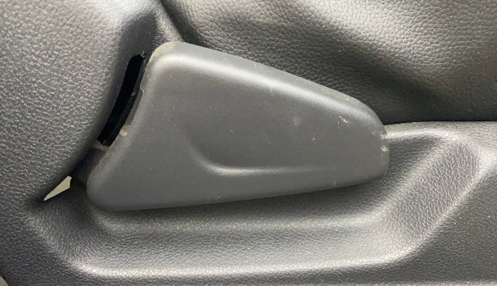 2016 Renault Kwid RXT 1.0 AMT, Petrol, Automatic, 20,099 km, Driver Side Adjustment Panel